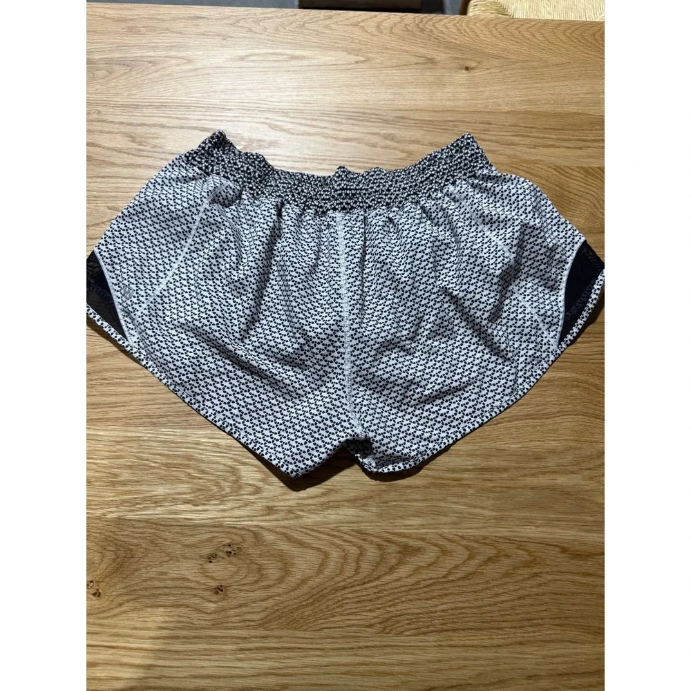 Lululemon Hotty Hot Short 2.5